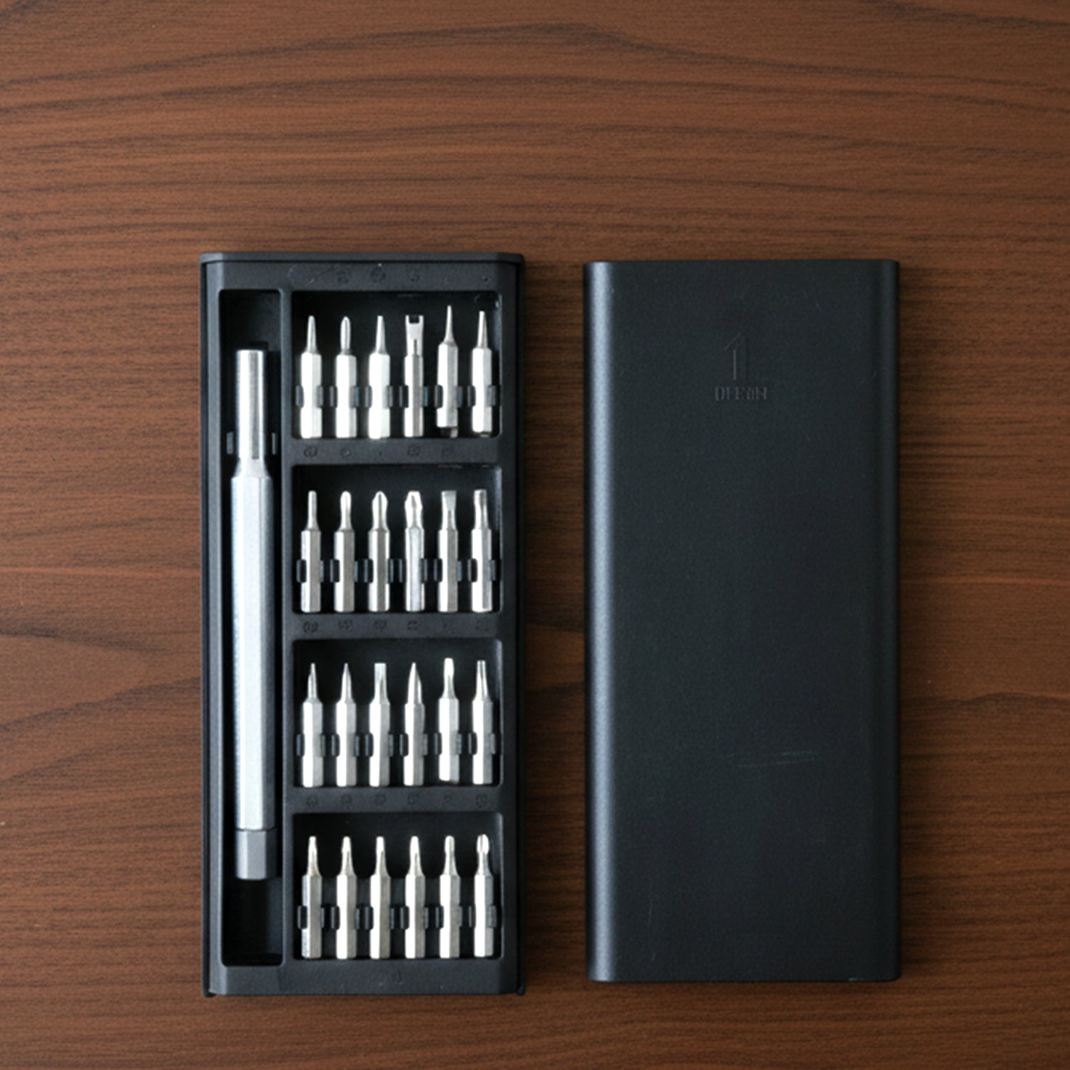 Magnetic screwdriver tool set