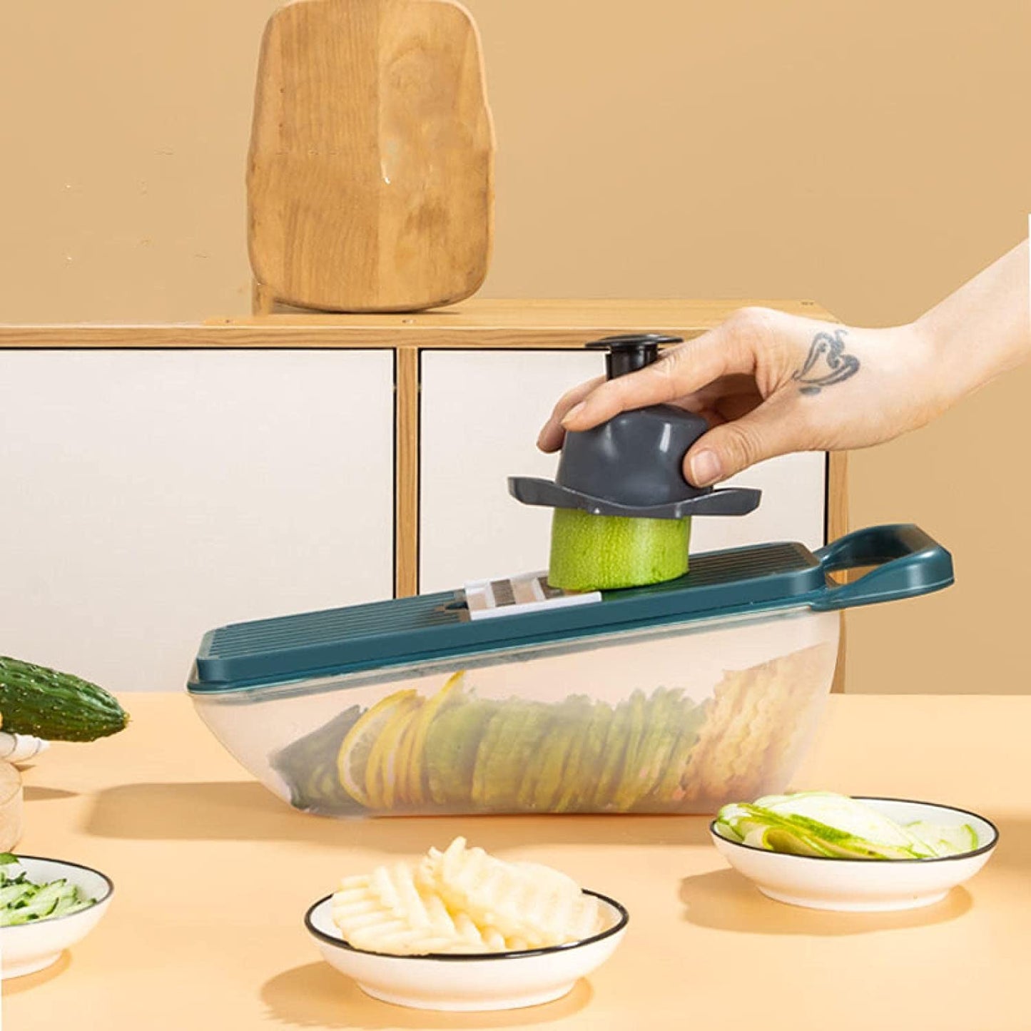 Multifunctional Vegetable Slicer Cutter – Onion & Potato Slicer with 6 Blades & Peeler