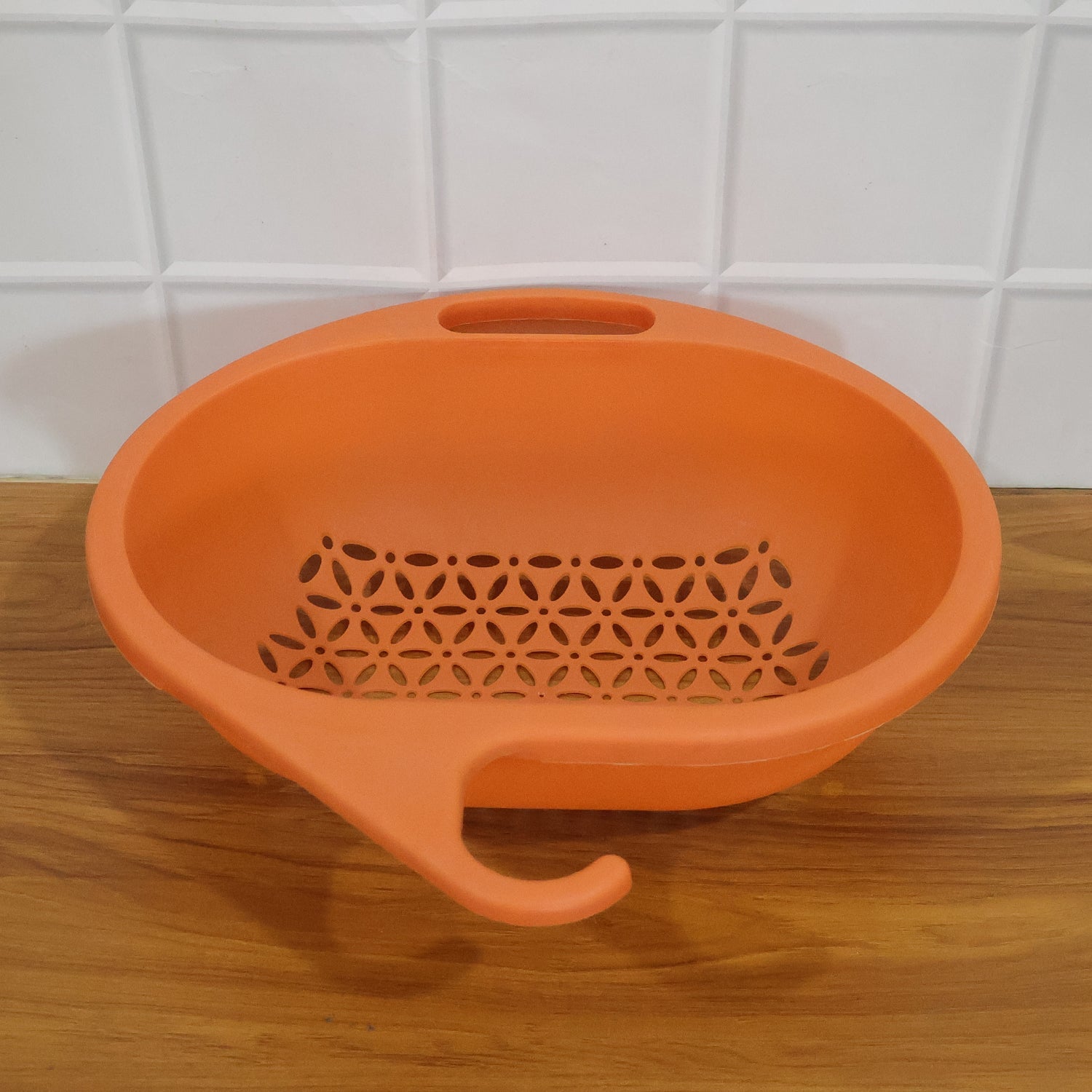 Durable plastic colander bowl