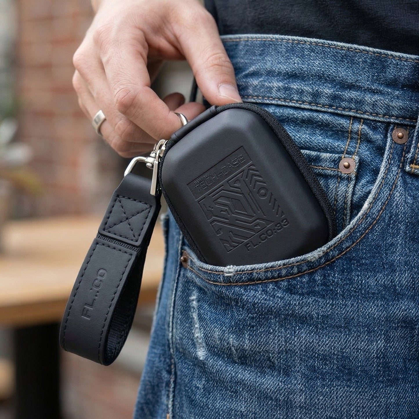 portable earphone carrying case