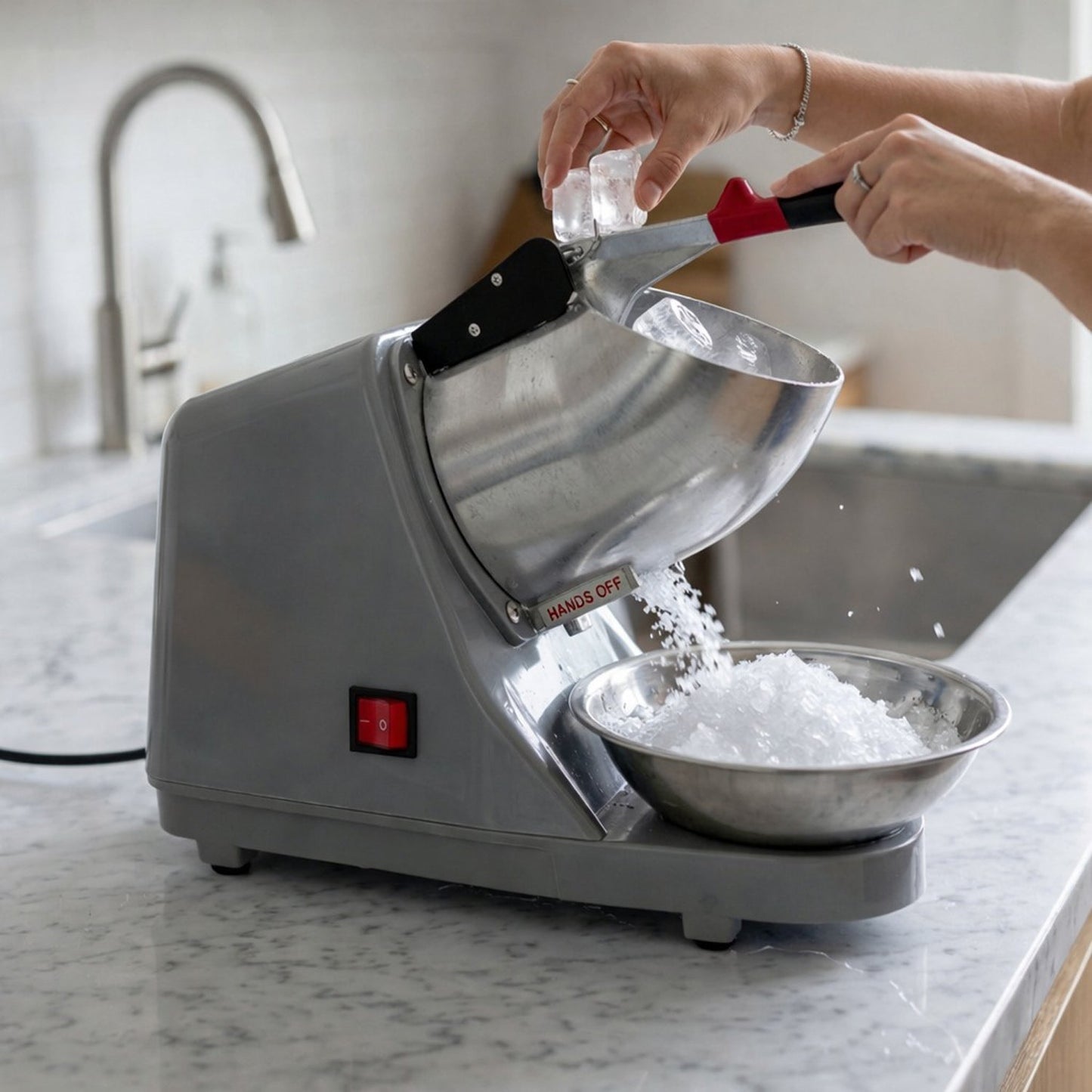 Electric ice crushing machine